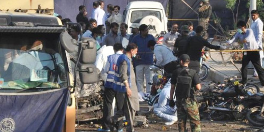 Pakistan'da iki mitinge yapılan bombalı saldırıda 132 öldü