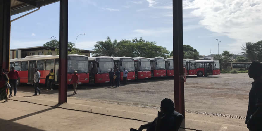 Türkiye'nin Gine'ye hibe ettiği otobüsler ulaşım sorununu çözüyor