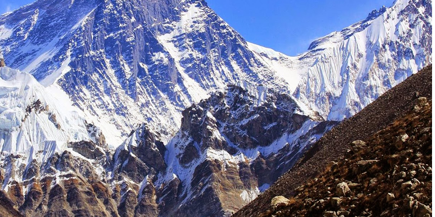 Nepal Everest’e tek başına tırmanmayı yasakladı