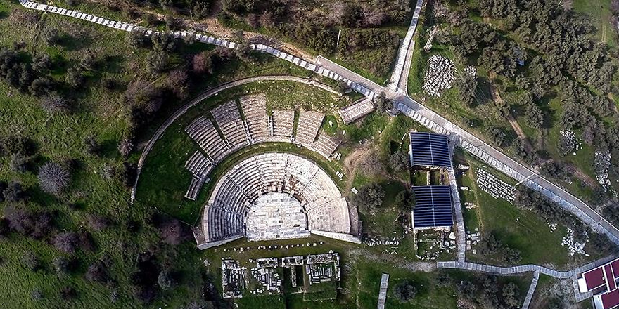 İzmir'de 2 bin yıllık 'oda mezarlar' bulundu