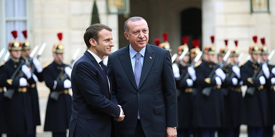 Cumhurbaşkanı Erdoğan Fransa'da resmi törenle karşılandı