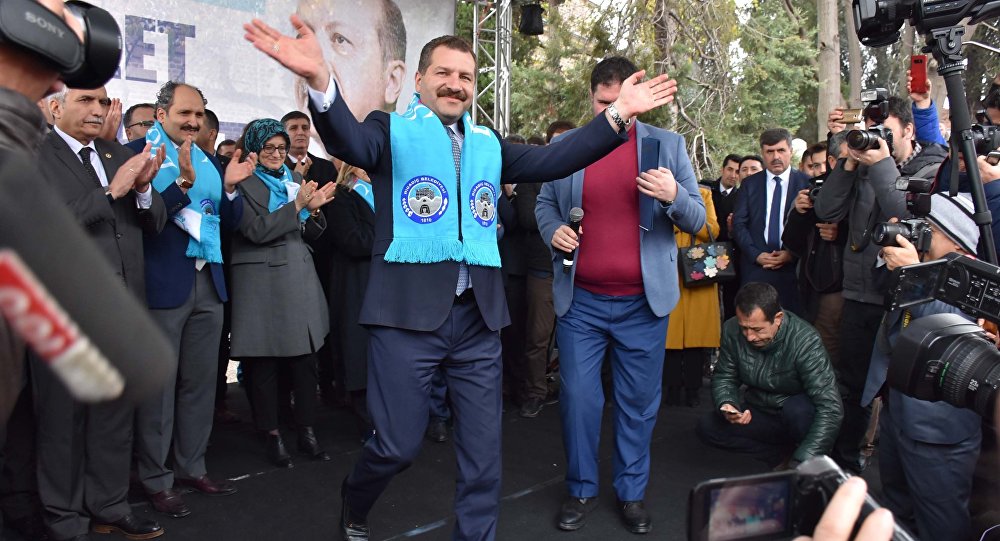 Osmaniyede çocuklarını çite bağlayan Suriyeli baba gözaltına alındı Osmaniyede çocuklarını çite bağlayan Suriyeli baba gözaltına alındı