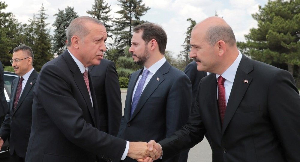 Paristeki gösteride polisten tüfek çalındı Paristeki gösteride polisten tüfek çalındı