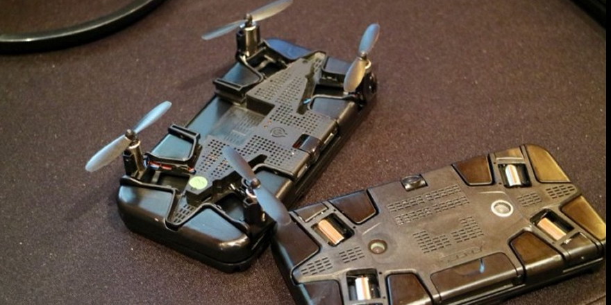 Telefon kılıfına gömülü selfie drone: Selfly