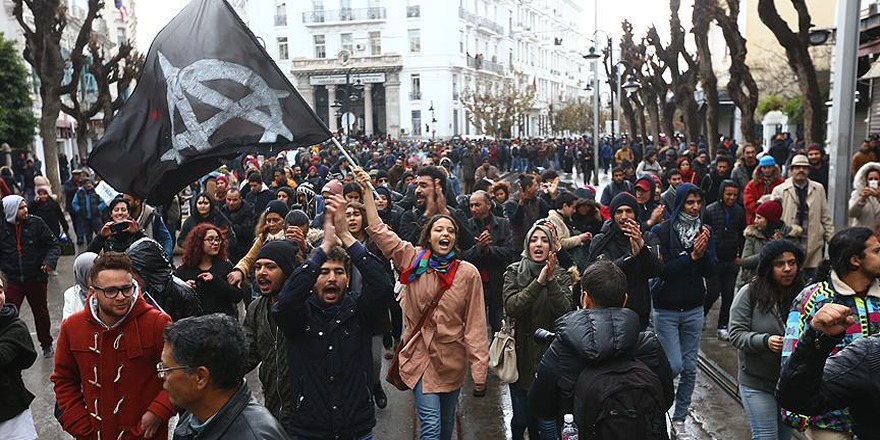 Tunus'ta hayat pahalılığı protestolarında gözaltılar