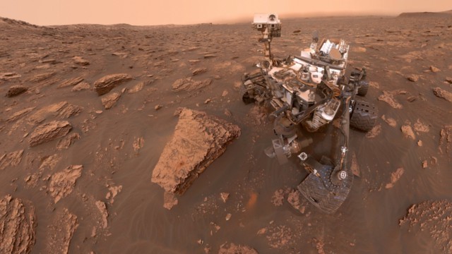 Curiosity'den görev öncesi selfie geldi!