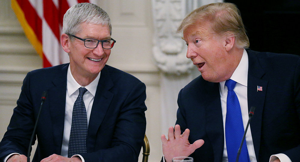 Trump yine karıştırdı: Apple CEO'suna 'Tim Apple' diye seslendi