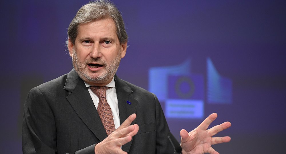 Hahn: Türkiye AB üyelik projesini devam ettirmesin