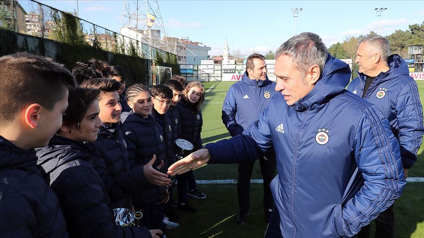 Fenerbahçe'nin genç oyuncularına sürpriz