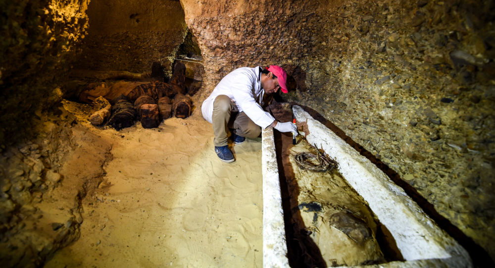 Mısır'daki 4 bin yıllık lahit canlı yayında açılacak