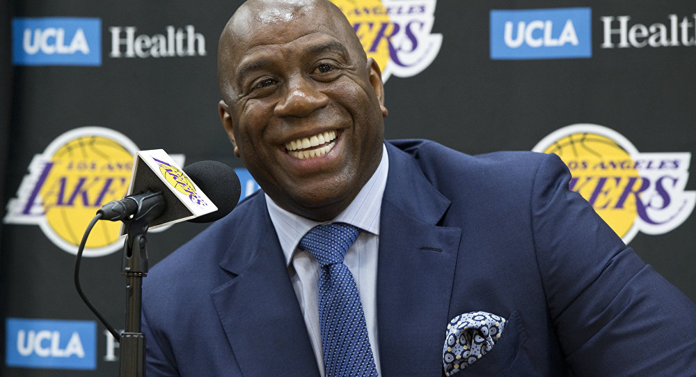 Lakers'ın başkanı Magic Johnson istifa etti