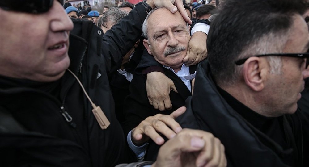 Kılıçdaroğlu’na Ankara'da cenaze töreninde saldırı