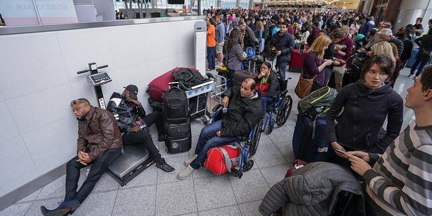 ABD'de binlerce yolcu havalimanında mahsur kaldı