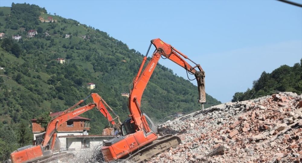 Fırtına Vadisi'nde kaçak yapıların yıkımına başlandı