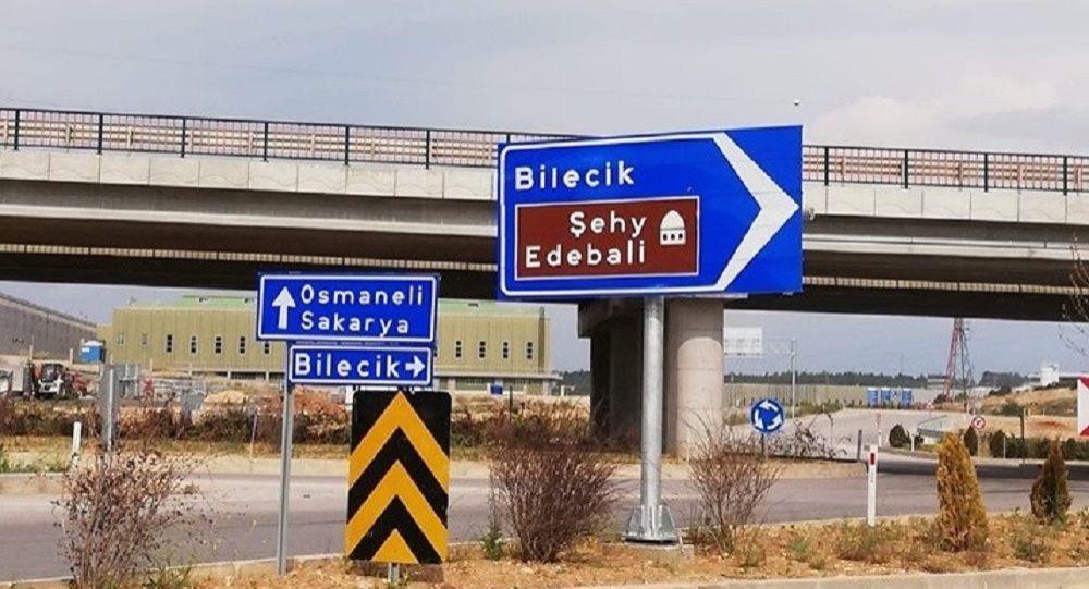 Bilecik'te Şeyh Edebali Türbesi'ni gösteren yön tabelası yanlış yazıldı