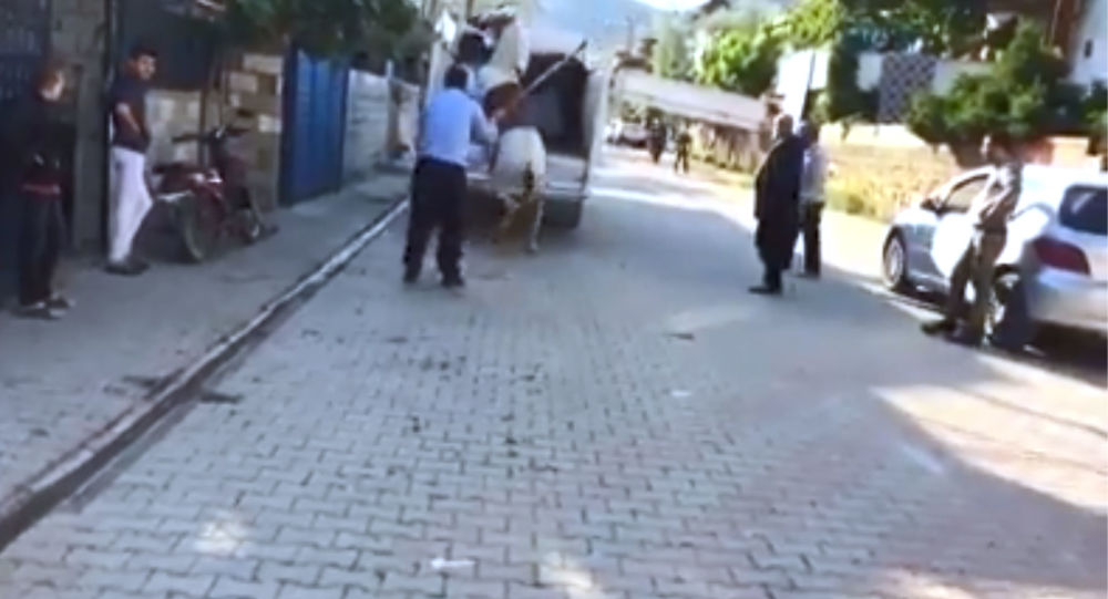 Ata sopayla defalarca vurarak işkence eden adama verilen ceza: 773 TL