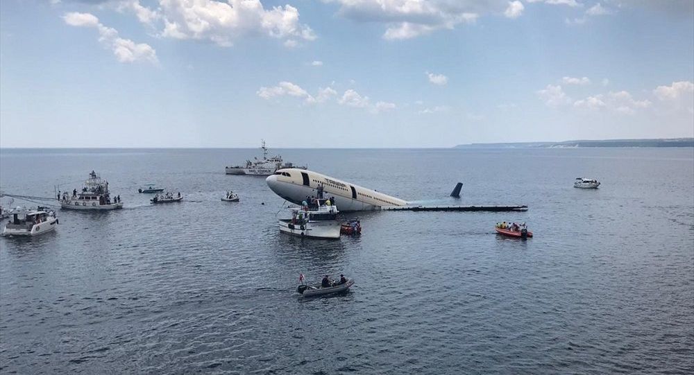 Dev yolcu uçağı Saros'ta batırılıyor
