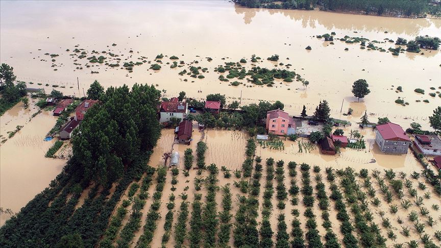 Samsun'da sağanak ev ve tarım arazilerini su altında bıraktı