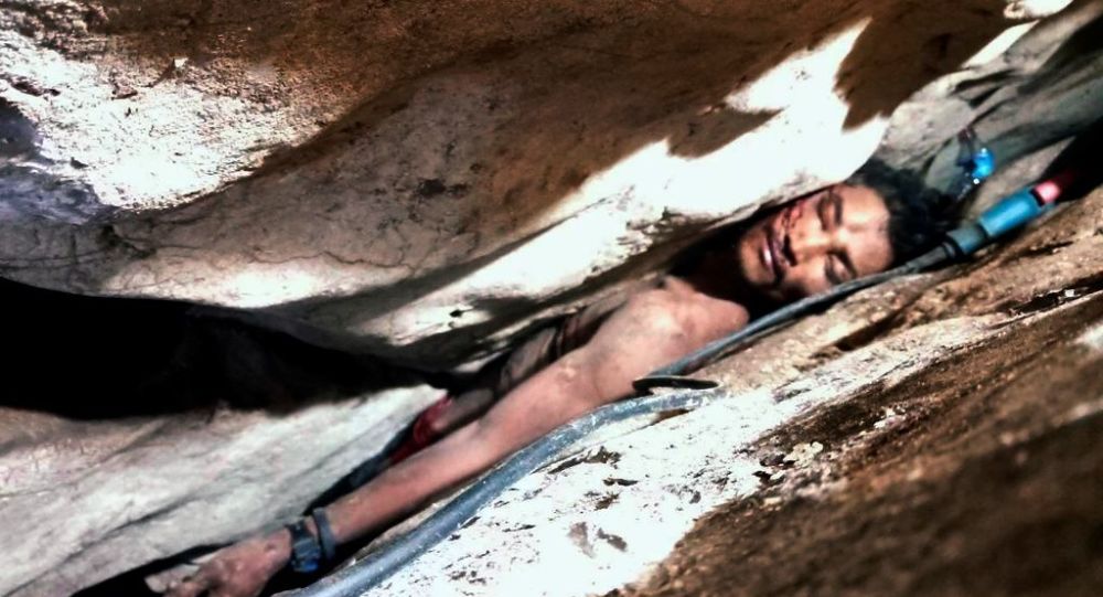 Kamboçya'da mağarada mahsur kalan adam 4 gün sonra kurtarıldı