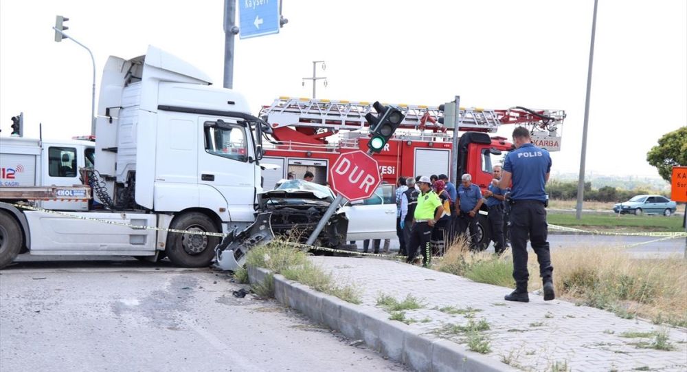 Hatay Emniyet Müdürü Karabörk trafik kazası geçirdi: Eşi hayatını kaybetti