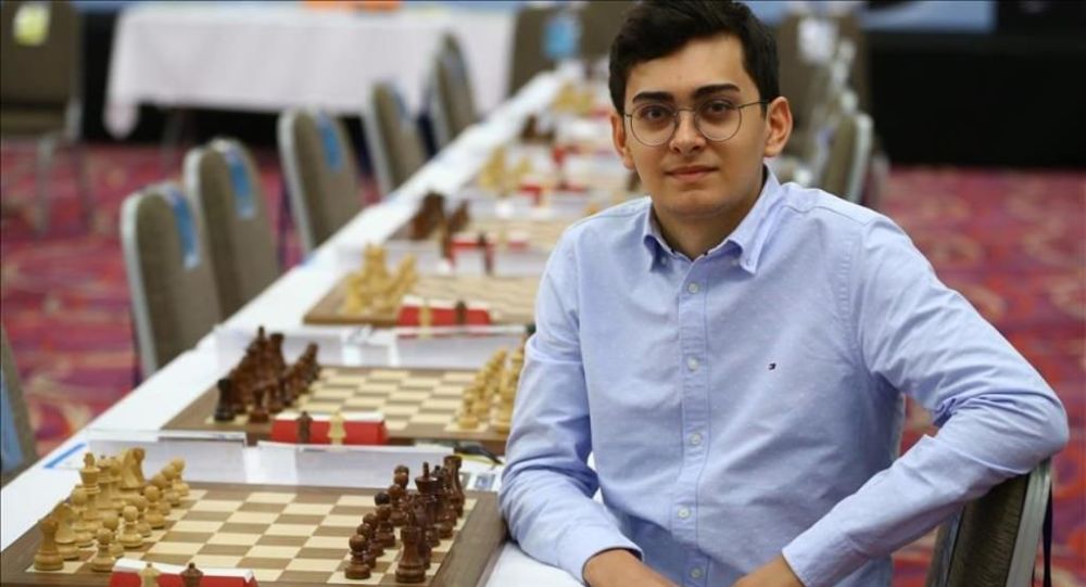 Vahap Şanal, Dünya Şampiyonu Magnus Carlsen’i mağlup etti