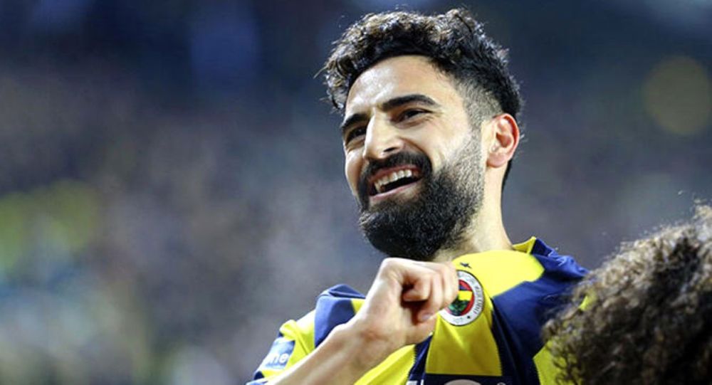 Fenerbahçe'de Mehmet Ekici, Galatasaray'da Martin Linnes kadro dışı