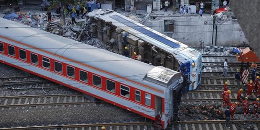 Milano'da tren kazası! Ölü ve yaralılar var