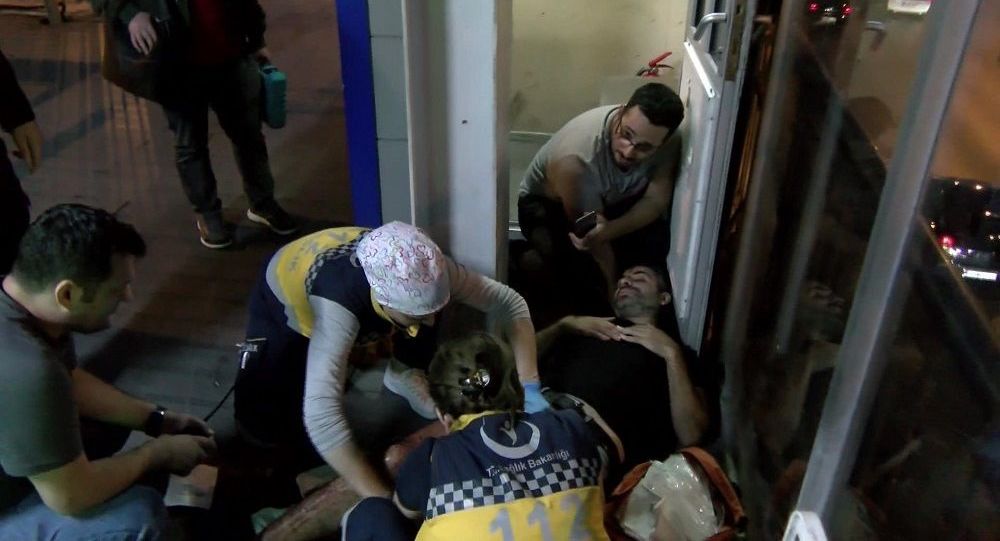 Metrobüste yer kavgası: 1 kişi bıçaklandı, 2 kişi aranıyor