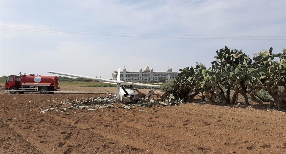 Manavgat'ta sivil eğitim uçağı düştü