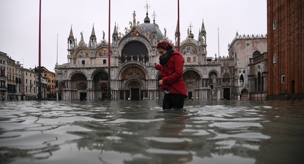Venedik'te son 53 yılın en yüksek gelgiti