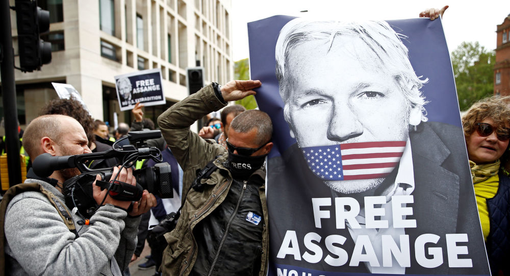 İsveç, Assange'a tecavüz soruşturmasını kapattı