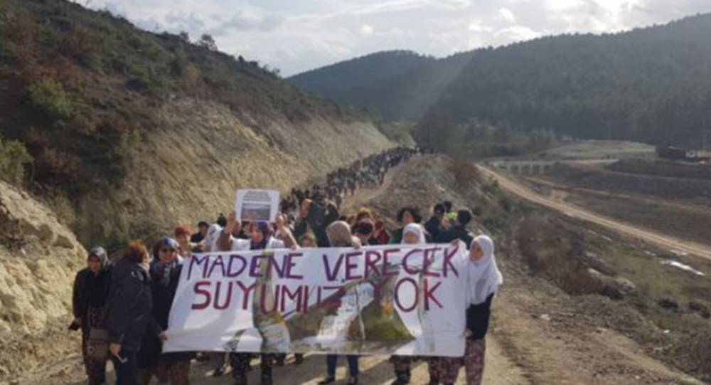Çanakkale Kumarlar köyünde kadınlardan protesto: Madene verecek suyumuz yok