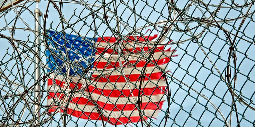 Trump'tan Guantanamo'yu kapatmama kararı