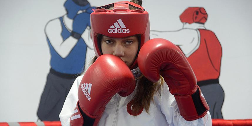 'Erkek sporu' denmesine aldırmadığı boksta şampiyon oldu