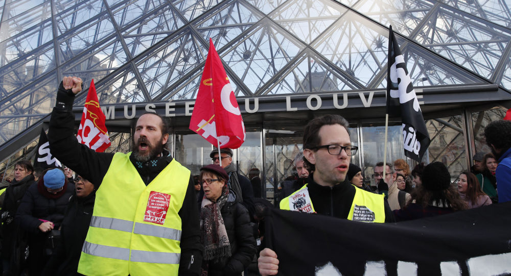 Fransa'da grev yapan işçilerin maaşı kesilecek