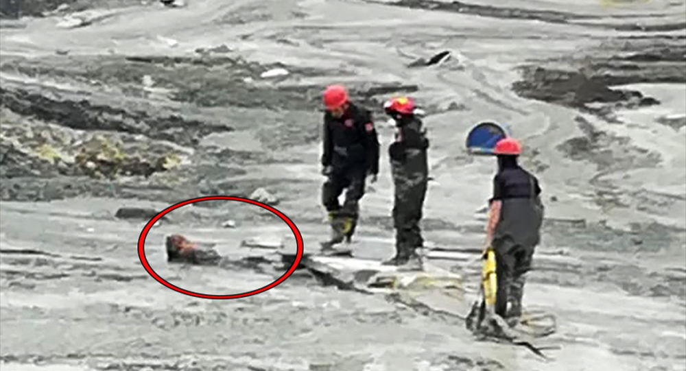 Polisten kaçarken çamura gömüldü: Sabaha kadar kurtarılmayı bekledi