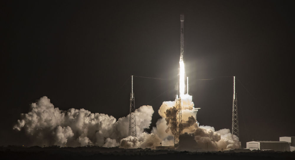 SpaceX, astronotlu uçuşlara başlayabilmek için gerekli 'acil durum kaçış sistemi'ni başarıyla test etti