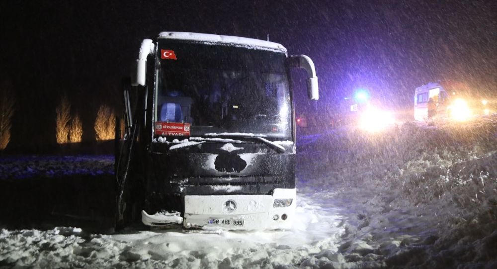 Sivasspor altyapı oyuncularını taşıyan otobüs şarampole indi: 7 yaralı