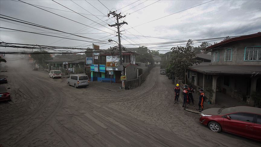 Filipinler'de Taal Yanardağı'nın bulunduğu ada yerleşime kapatılacak