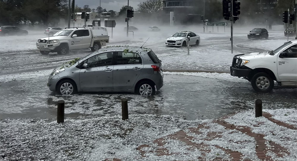 Avustralya’yı bu kez de kum fırtınası, dolu ve ani sel vurdu
