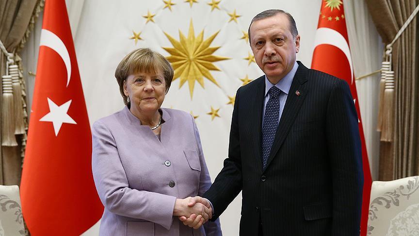 Merkel yarın Türkiye'ye geliyor