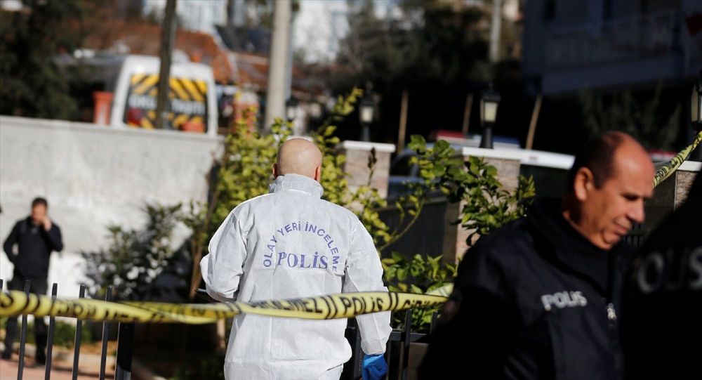 Antalya'da bir kişi ayrıldığı eşi ile yardım isteyen 12 yaşındaki kızını öldürdü