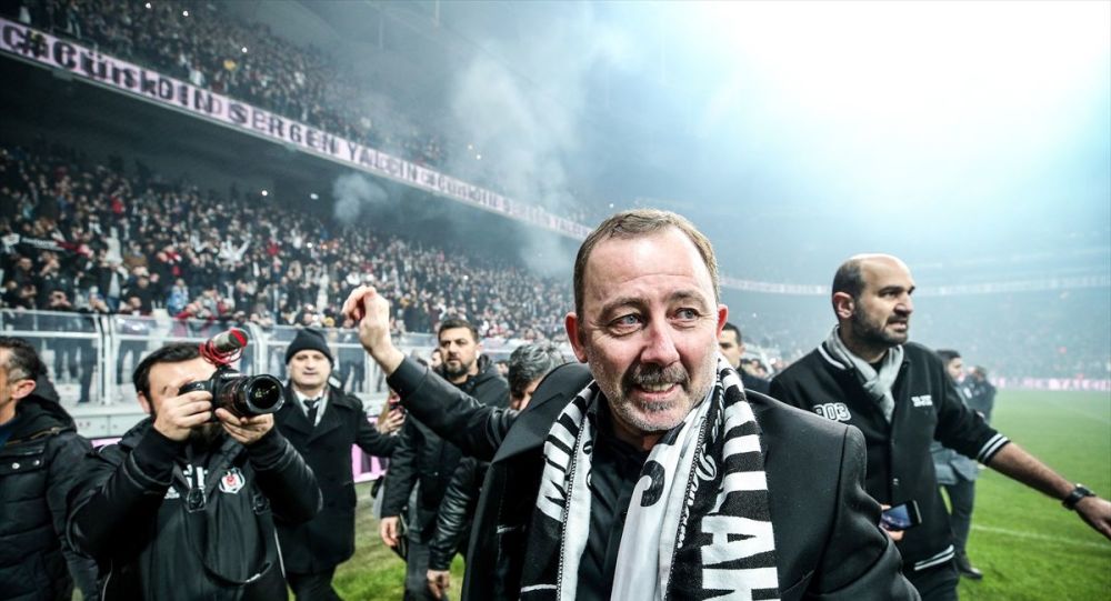 Sergen Yalçın'dan mesaj: Egolarınızı bırakın, Beşiktaş'ı düşünün