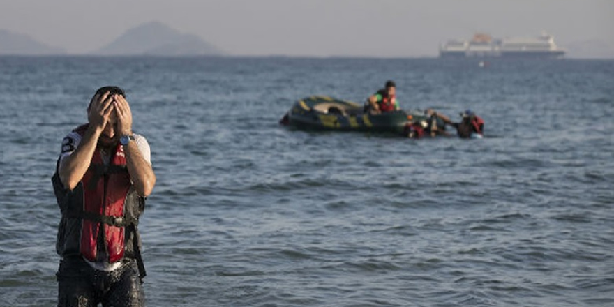 Akdeniz'de sığınmacı faciası: 90 ölü