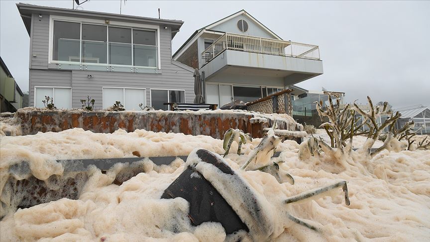 Avustralya’da yoğun yağışlar yüz binden fazla evi elektriksiz bıraktı