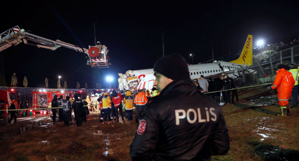 Bakan Turhan'dan uçak kazası açıklaması: Pilot inisiyatif kullanmış
