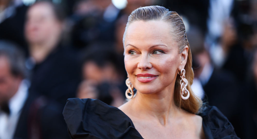 12 günlük evliliğini bitiren Pamela Anderson'dan 'ihanet' ve 'acıyla başa çıkma' önerisi