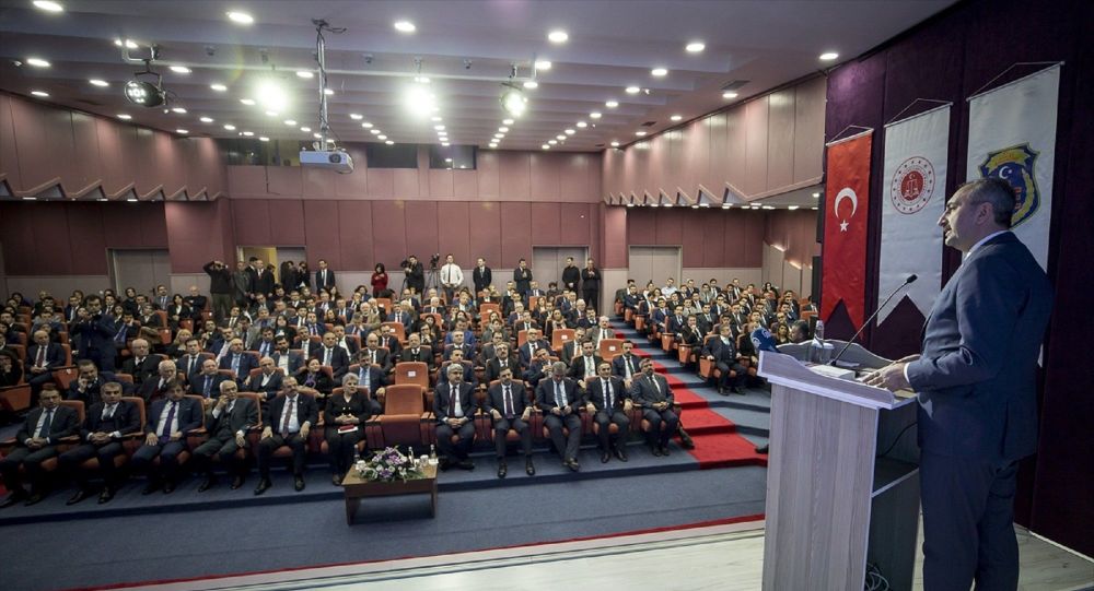 Adalet Bakanı Gül: Hukuk fakültesini tercih ederken lütfen kadrosuna bakın