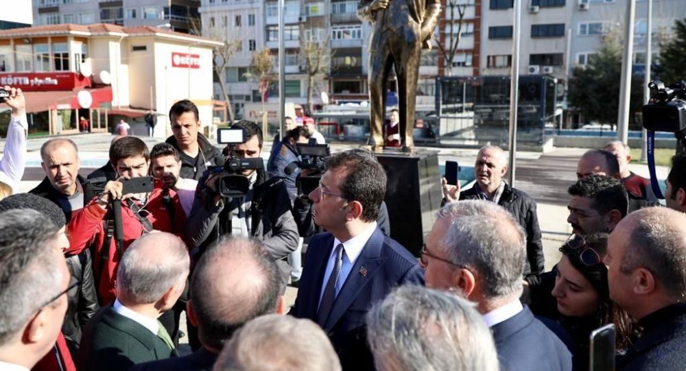 İmamoğlu, Bayrampaşa'daki Atatürk heykelini beğenmedi