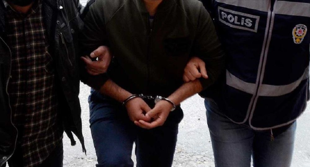 İzmir'de koro çalışanlarının maaşlarını hesabına geçirdiği iddia edilen mutemet gözaltına alındı